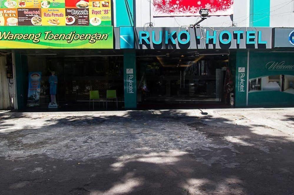 Oyo 277 Rukotel Near Rsu Adi Husada Undaan Kota 수라바야 외부 사진